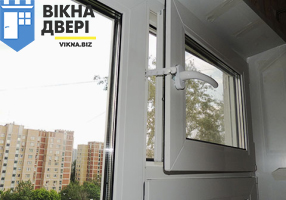 Пластикові вікна з кватиркою: переваги та особливості